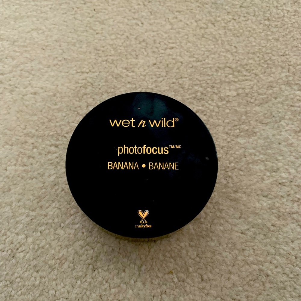 Wet n Wild PhotoFocus translucent powder in Banana